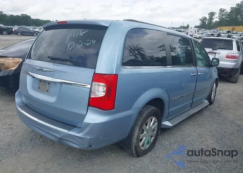 2016 Chrysler Town & Country Touring z USA, uszkodzony, nr VIN 2C4RC1BGXGR191361